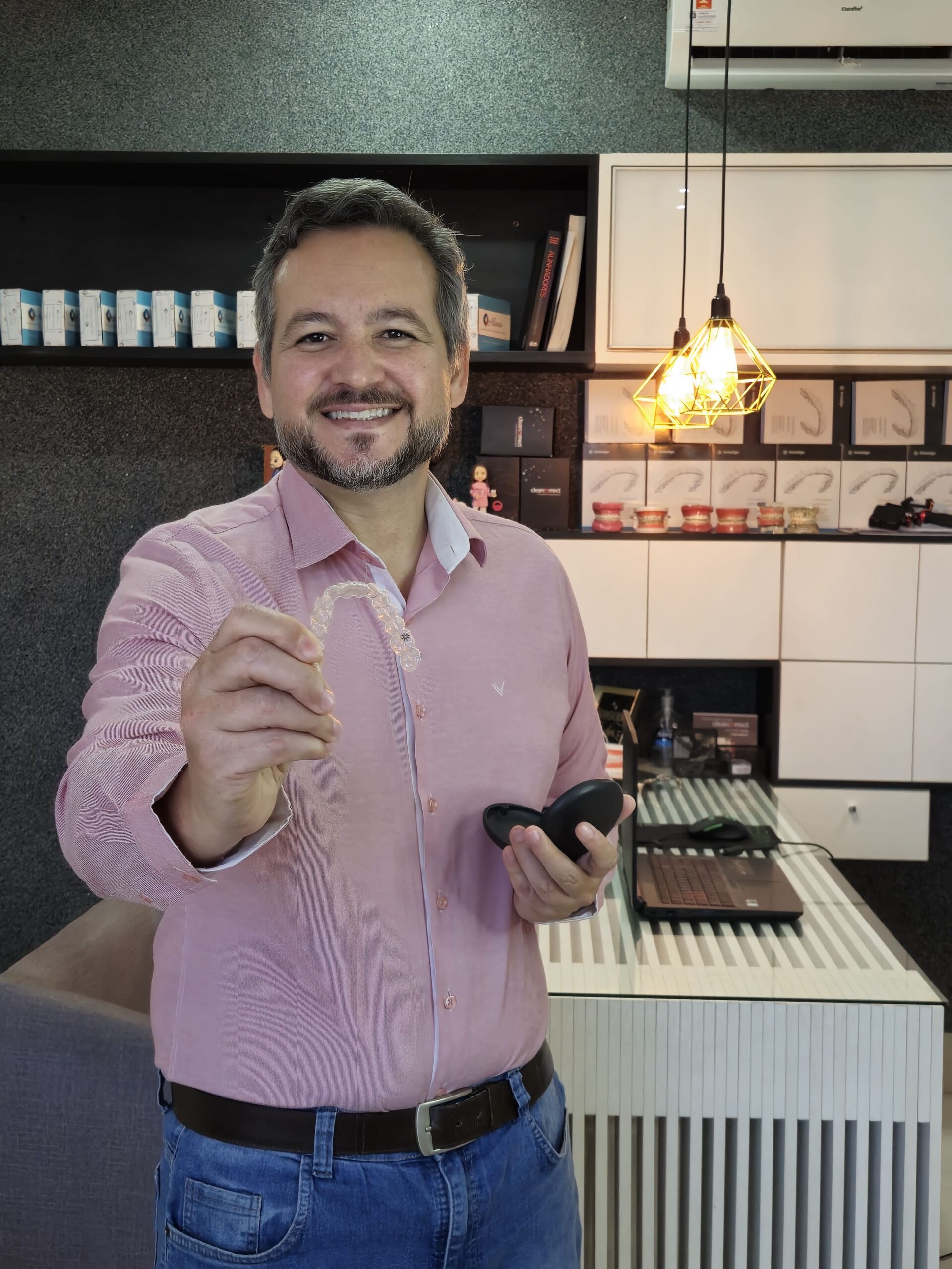 Dr. João Ribeiro, especialista em Ortodontia da Versatta Odontologia Avançada