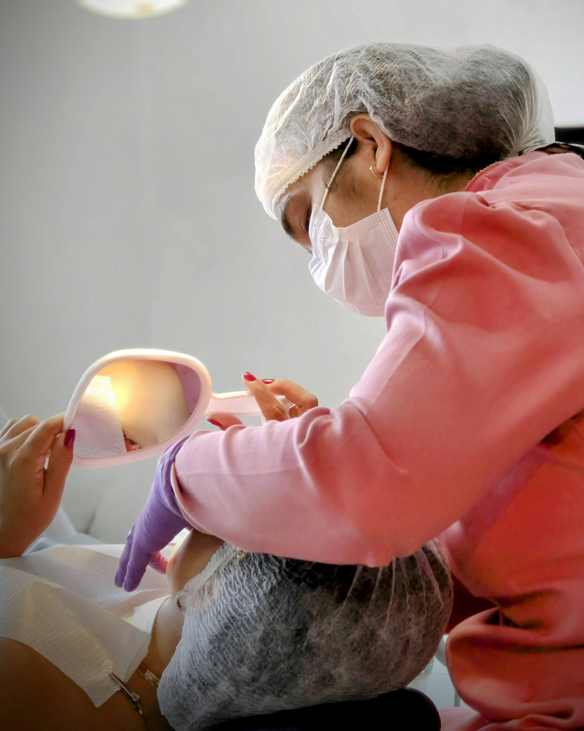 Dra. Rafaella Menezes em atendimento na Versatta, planejamento de lentes de contato dental